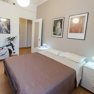 https://roomy-central-apartment.italymilanhotels.net