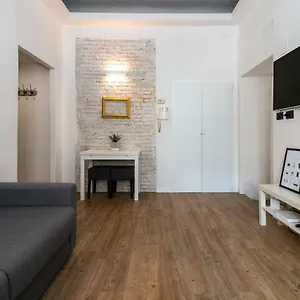 https://la-casetta-di-porta-romana.italymilanhotels.net